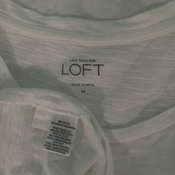 LOFT Women's Appliqué Detail Tee Shirt |    US M - Picture 6 of 6